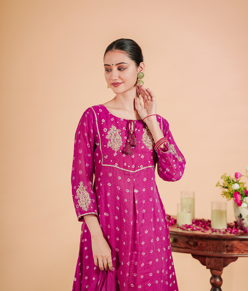 Pure Mul Chnaderi With Bhadani Work Details with Zari Handwork