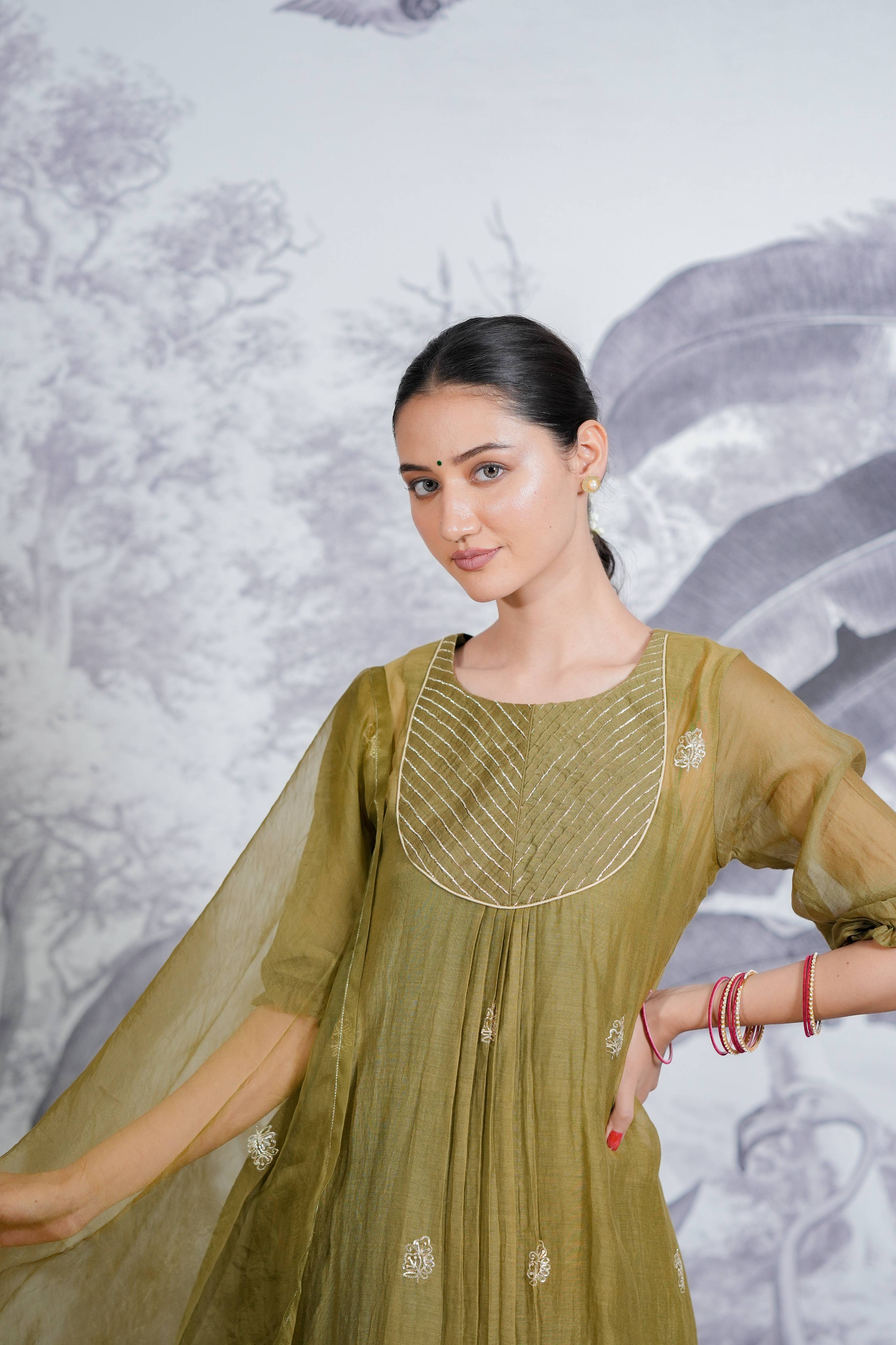Pure mul chanderi with dabka pithon hand Embrodiray pure orgnza dupta