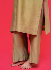 Beige traditional outfit with a pink border on a red background