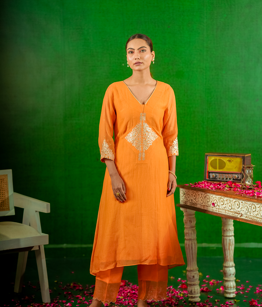 Pure Mul Chanderi  with Pure Orgnza Dupta Zari Pithon Hand Embrodiray