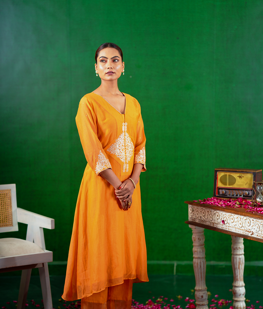 Pure Mul Chanderi  with Pure Orgnza Dupta Zari Pithon Hand Embrodiray