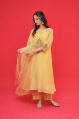 Woman wearing a yellow outfit with gold details on a red background